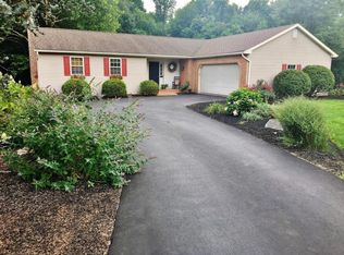 21 Friends Ln, Willow Street, PA 17584