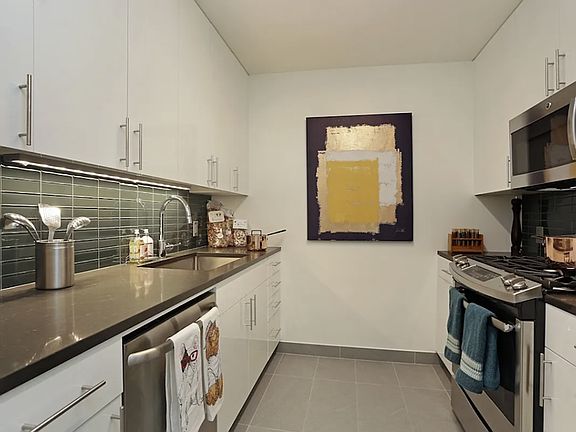 4th image of 180 Myrtle Ave APT 10H