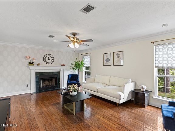 2nd image of 528 Oak Brook Drive