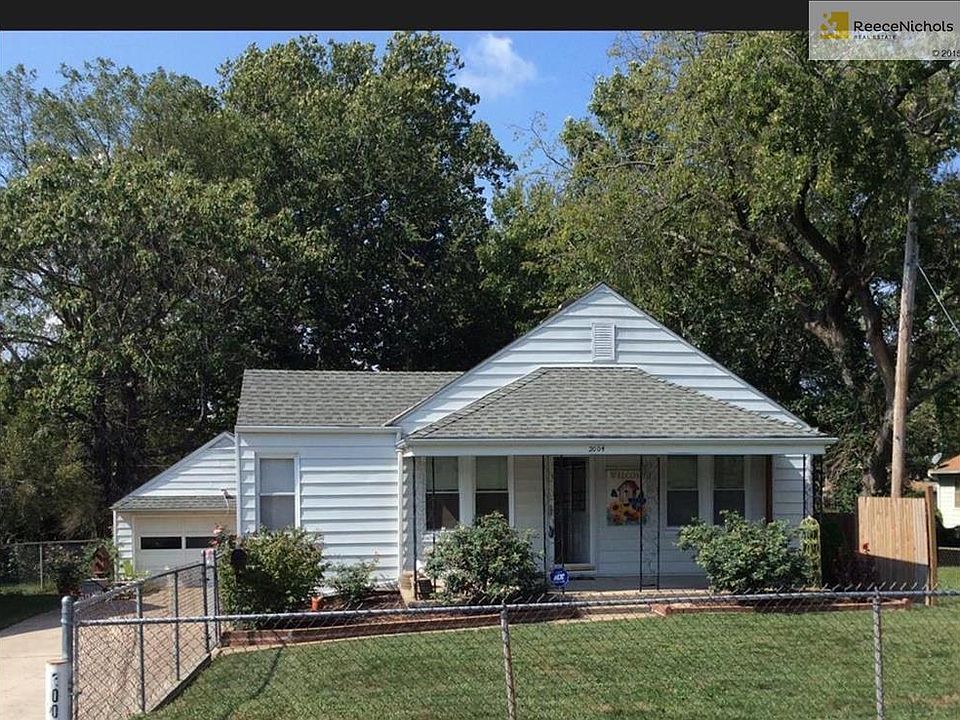 Spacious front porch to enjoy your evening on.