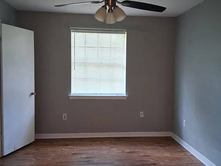 15855 S Sunderland Ave #B — Photo 4