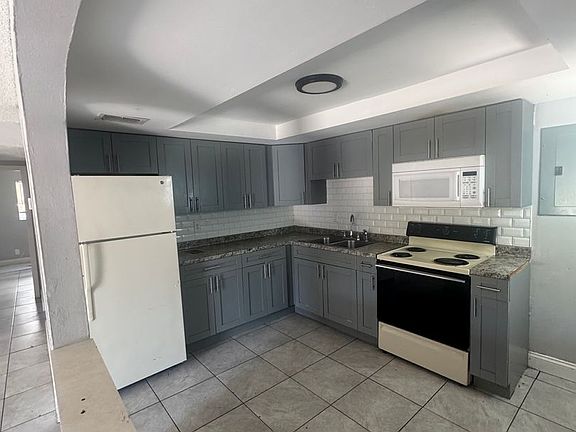 3rd image of 3204 Louisiana Ave #A