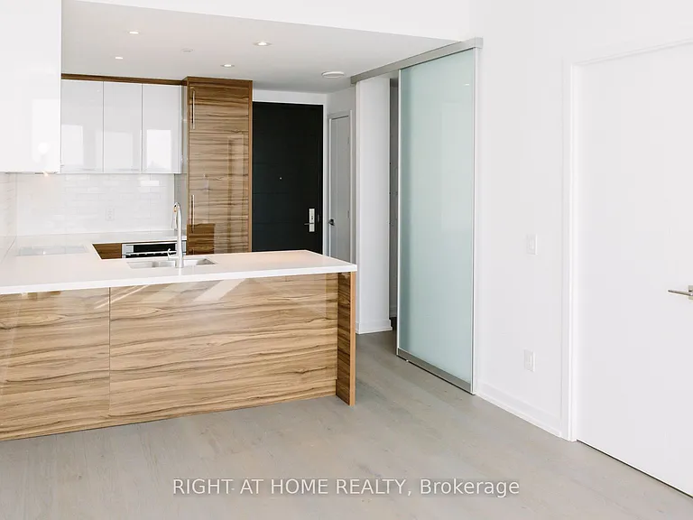 488 University Ave #2711 — Photo 6