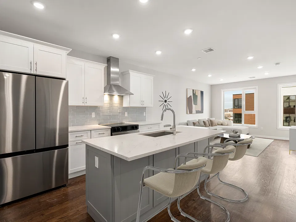 267 Old Colony Ave #602