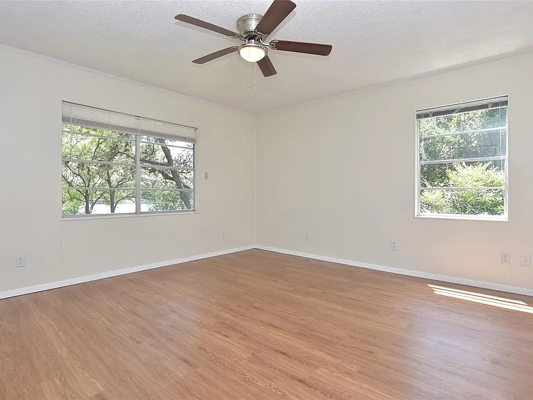 16013 Edwards Dr — Photo 15