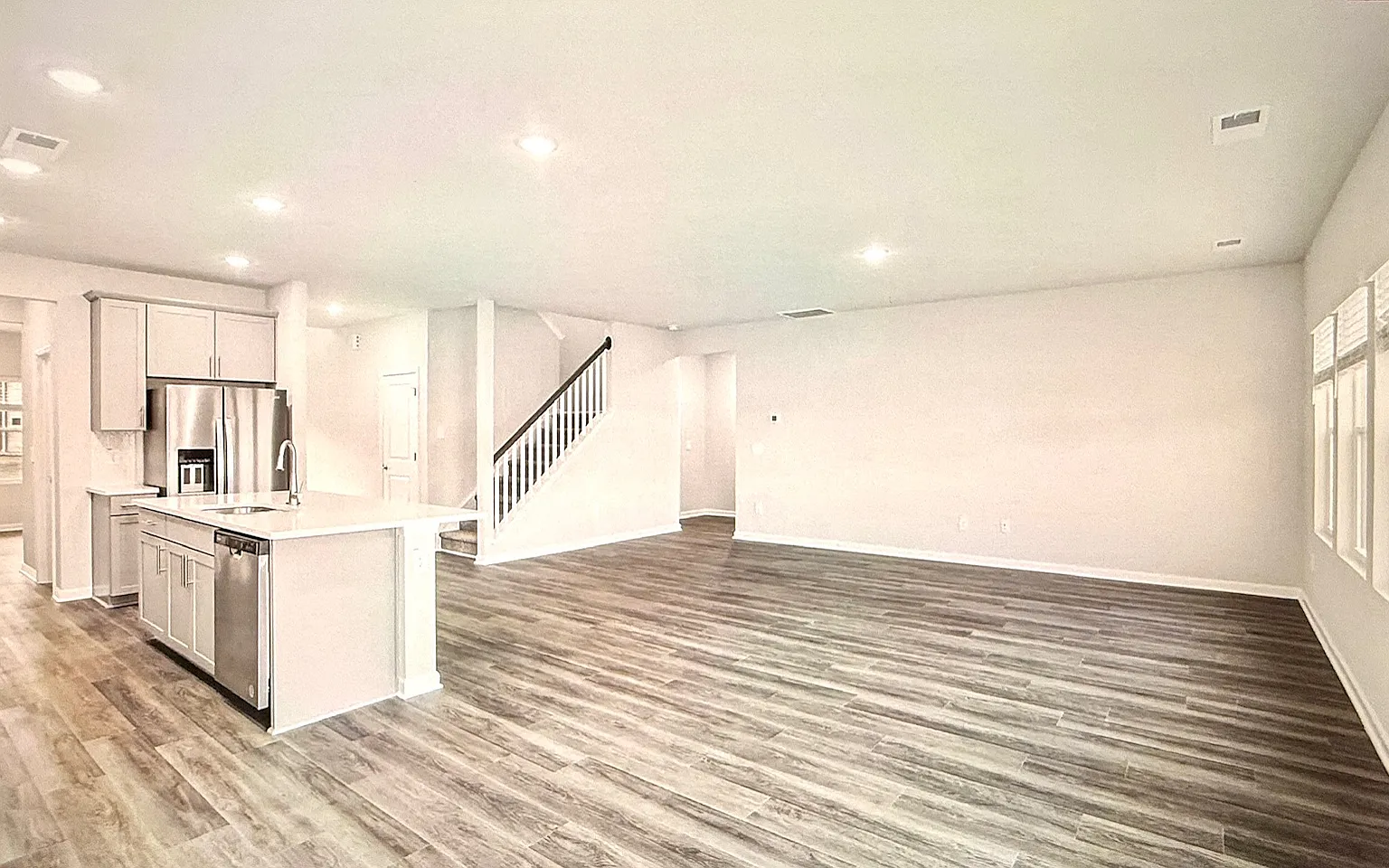 5 bed, 2967 sqft, $2,300 — Photo 3