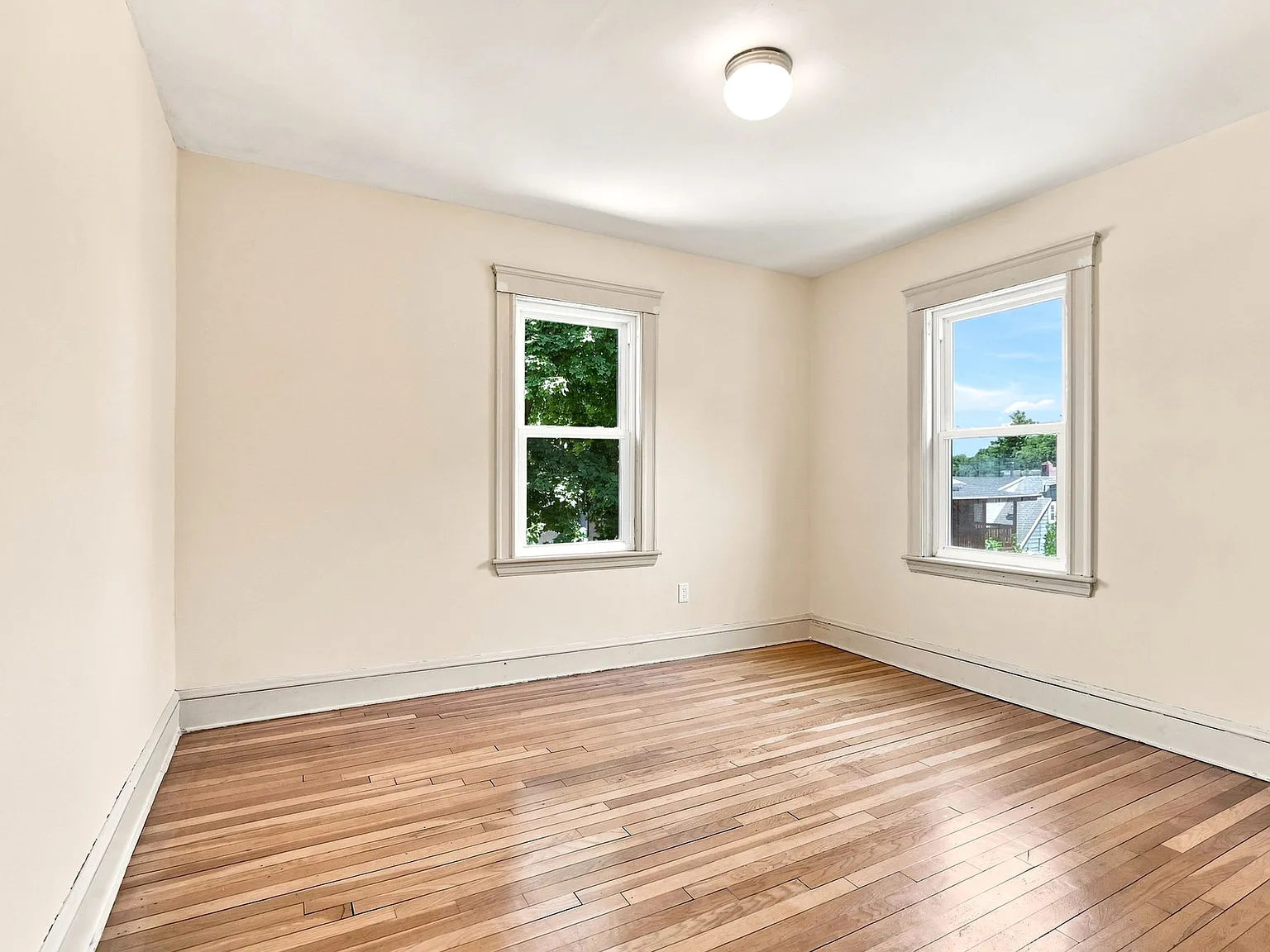 4 bed, 1500 sqft, $3,800 — Photo 2