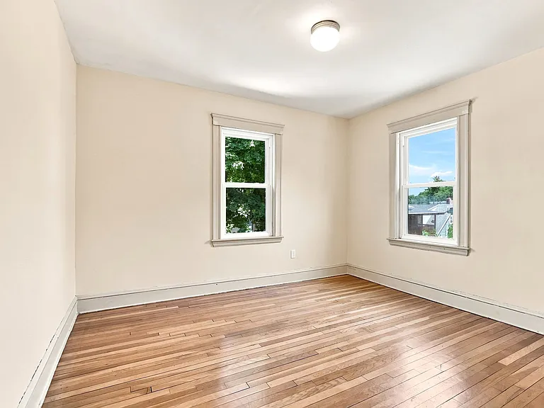 23-25 Suncrest Rd #2 — Photo 2