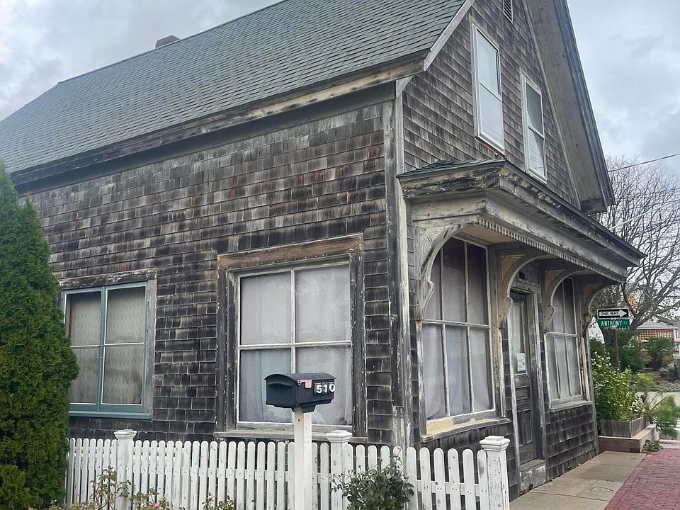 2nd image of 512 Commercial Street