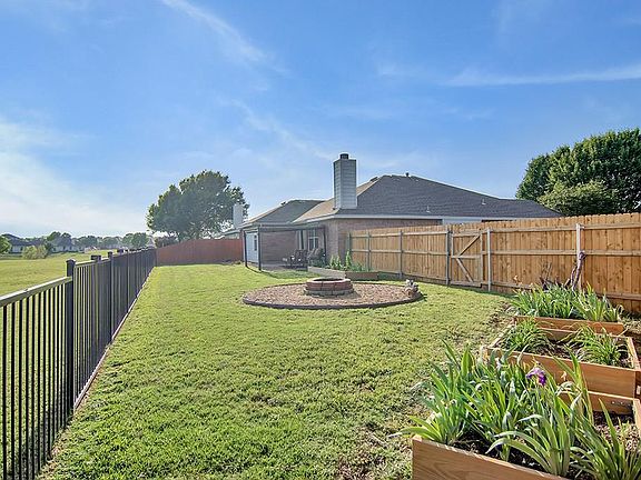 4th image of 11801 Hickory Cir S