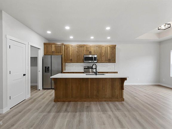 4th image of 3422 34th St W