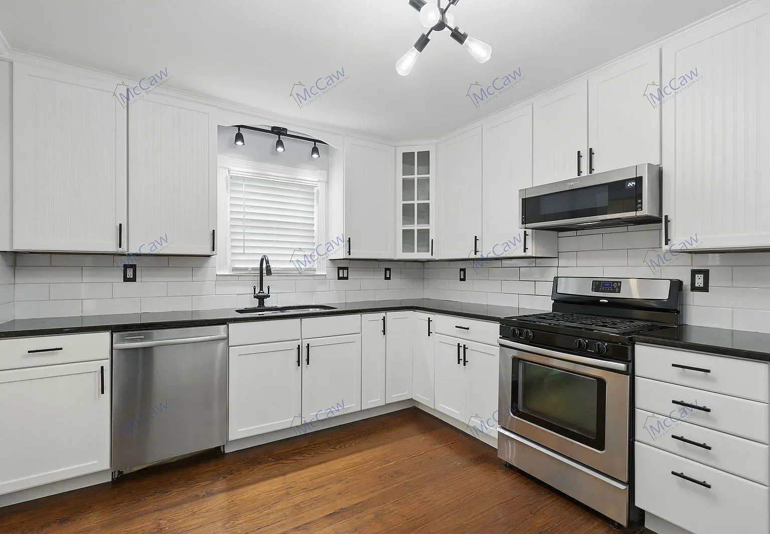 2 bed, 1.0 bath, 1028 sqft, $2,200 — Photo 4