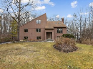 20 Lakecrest Dr, Danbury, CT 06811