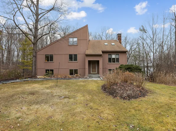 20 Lakecrest Drive, Danbury, CT 06811