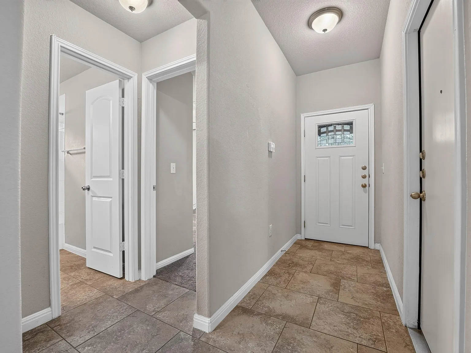 3 bed, 2.0 bath, 1640 sqft, $1,850 — Photo 2