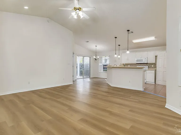 1108 Simpson St — Photo 7