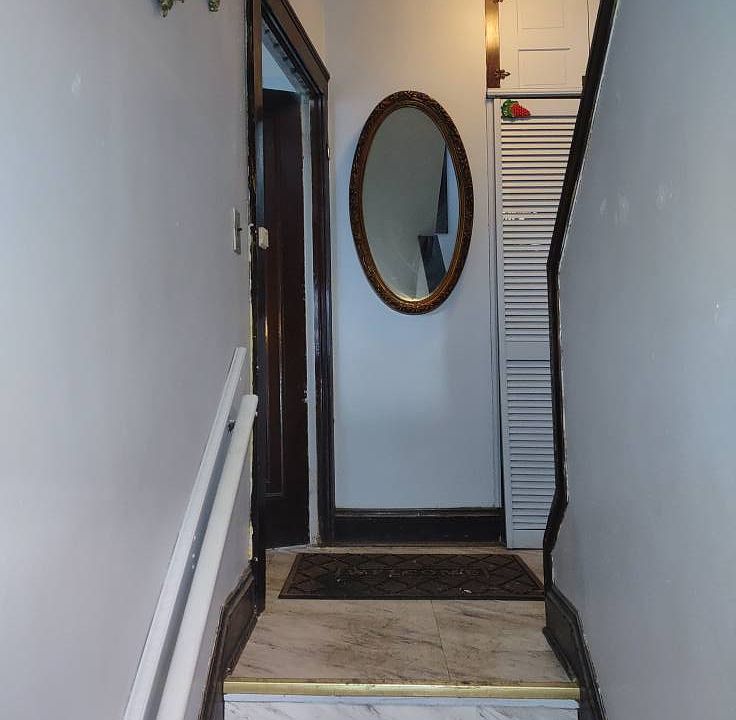 HALLWAY (Side Entrance)