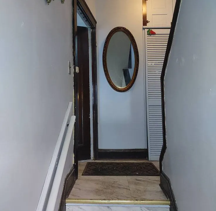 HALLWAY (Side Entrance)