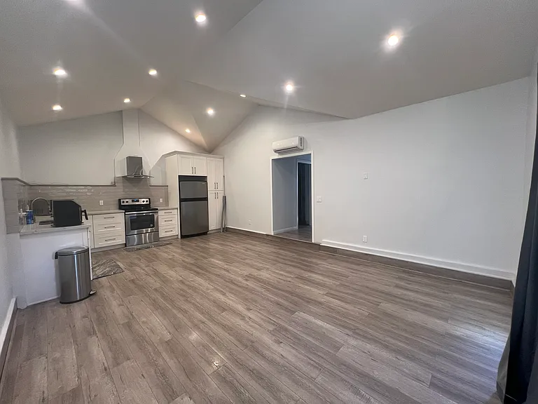 12642 Martha St — Photo 7