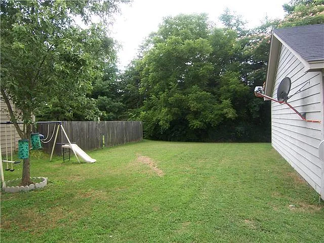 2741 Fleet Dr — Photo 2