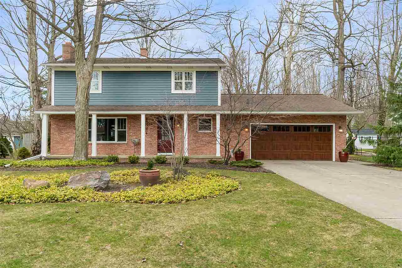 2019 Briar Dr photo 1