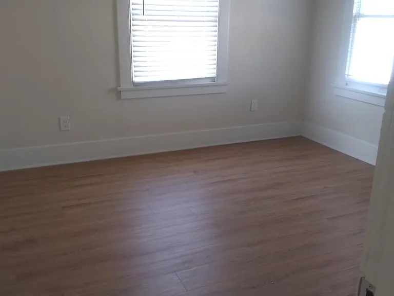 926 Long Beach Blvd — Photo 2