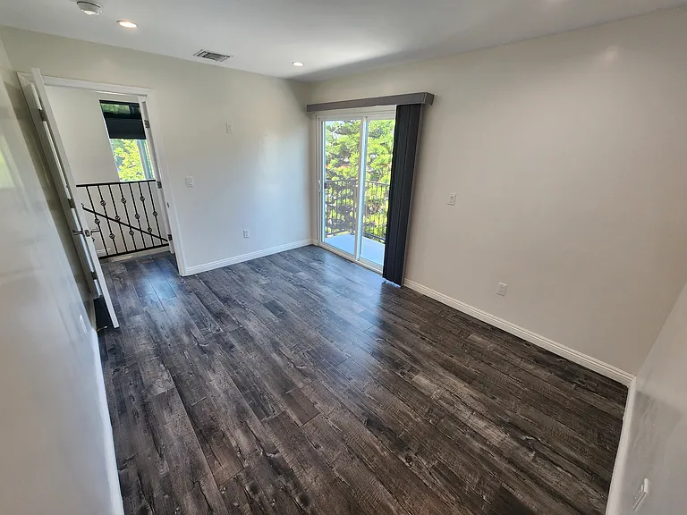 6827 Murietta Ave — Photo 10