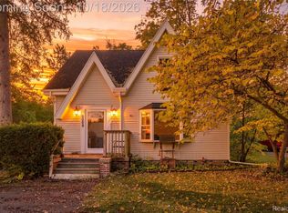 6069 Andersonville Rd, Waterford, MI 48329