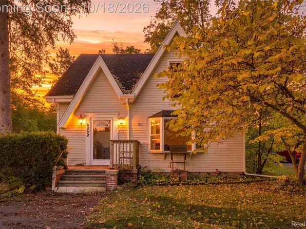 6069 Andersonville Rd, Waterford, MI 48329