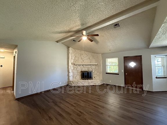 4th image of 4708 S Maple Ave
