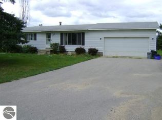 5150 N Vance Rd, Grawn, MI 49637