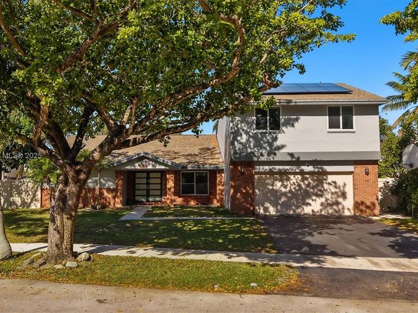 621 Lexington Ave, Davie, FL 33325