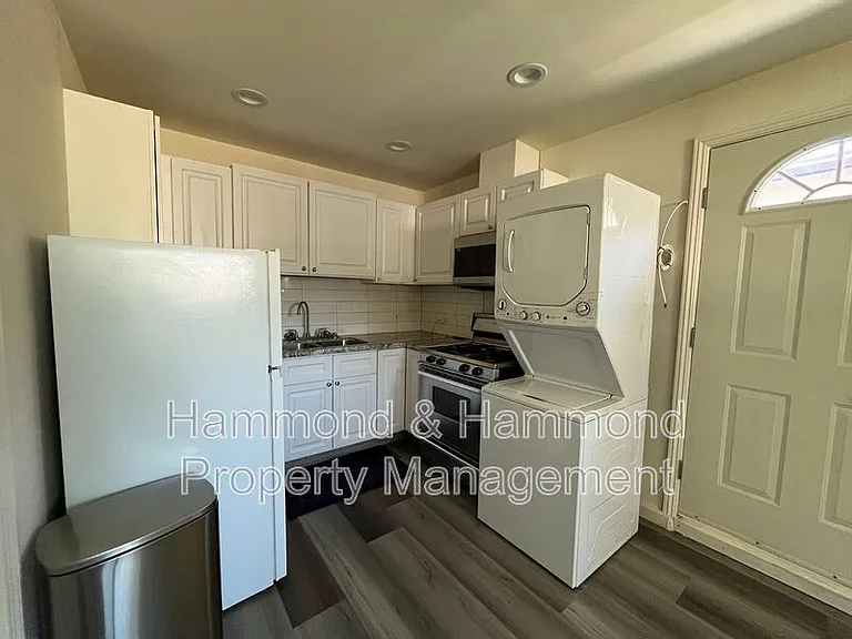 4447 Babcock Ave — Photo 9
