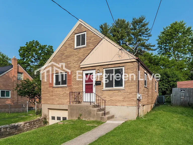 1135 Wendover Ct — Photo 2
