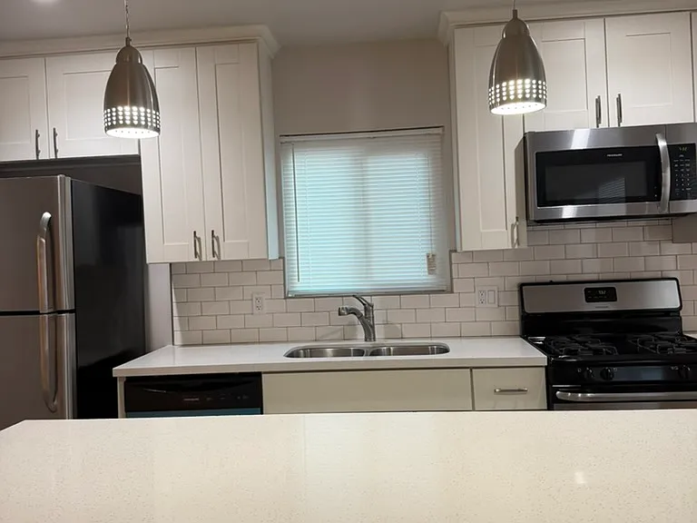 404 S Heliotrope Ave — Photo 4