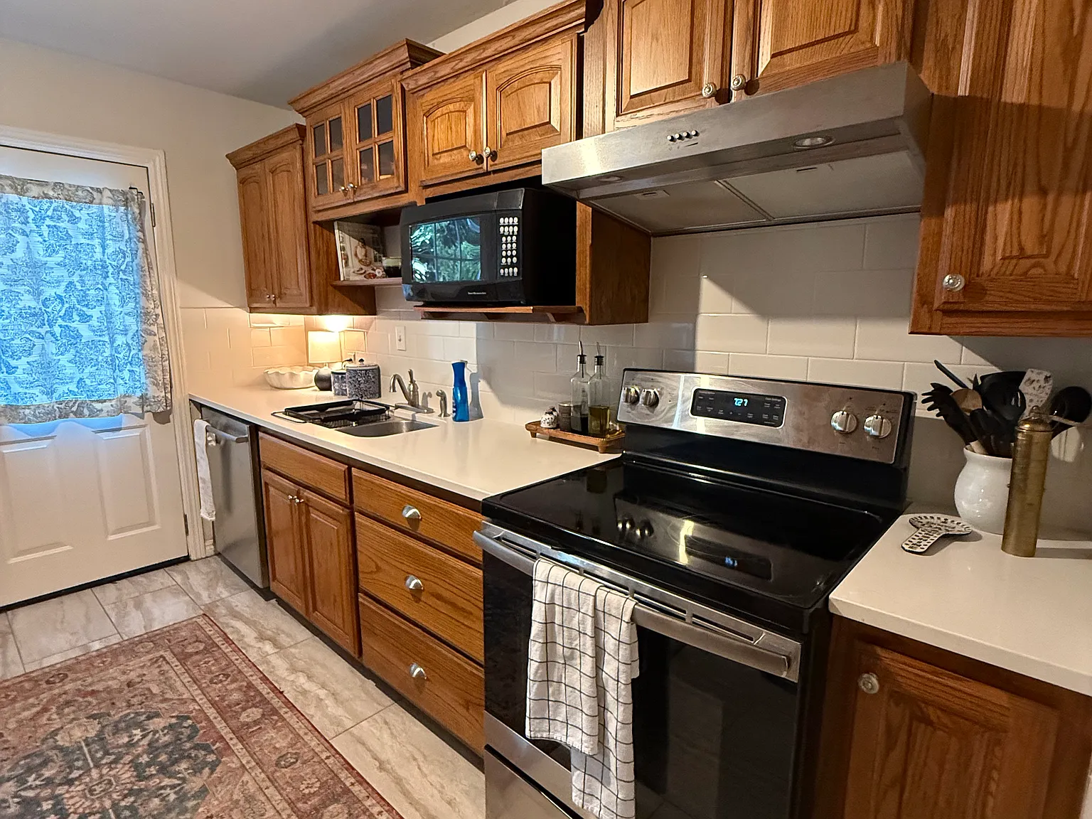 2 bed, 1095 sqft, $1,850 — Photo 3