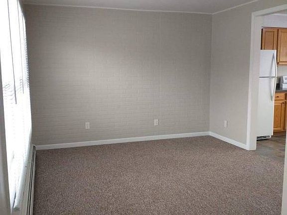 4th image of 425 Oak St #10470141