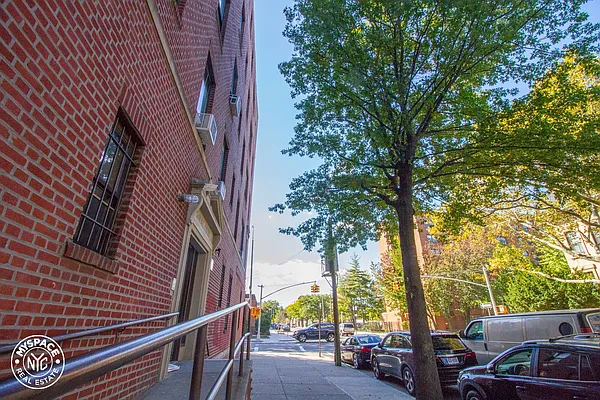 Rented by MySpaceNYC | media 6