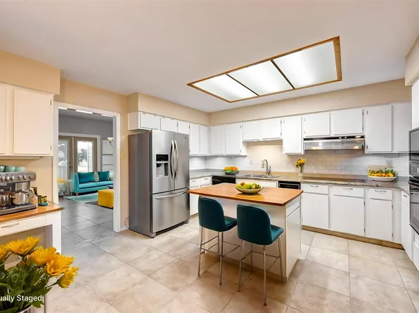 2601 S Broadway St #29, La Porte, TX 77571