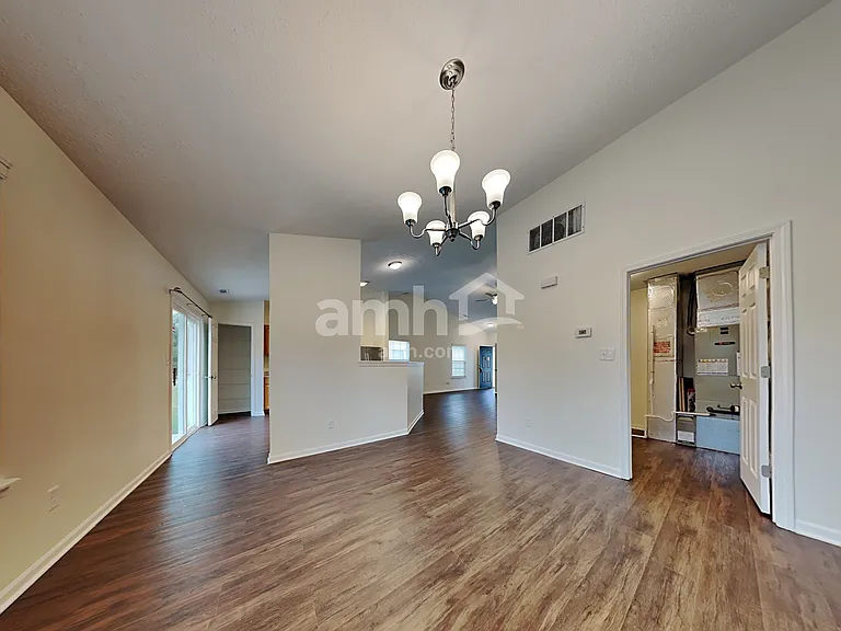 1070 Halifax Ln — Photo 7