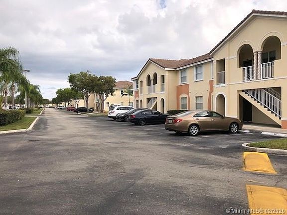 3rd image of 2925 SE 16th Ave Unit 203