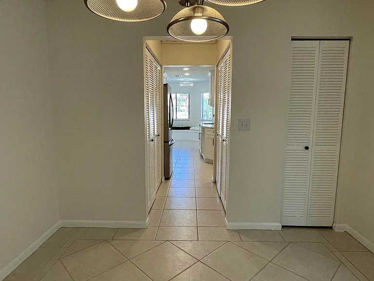 613 Manatee Dr — Photo 8