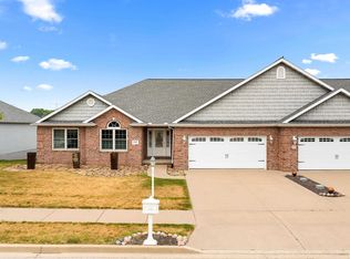 1501 Remington Rd, Pekin, IL 61554