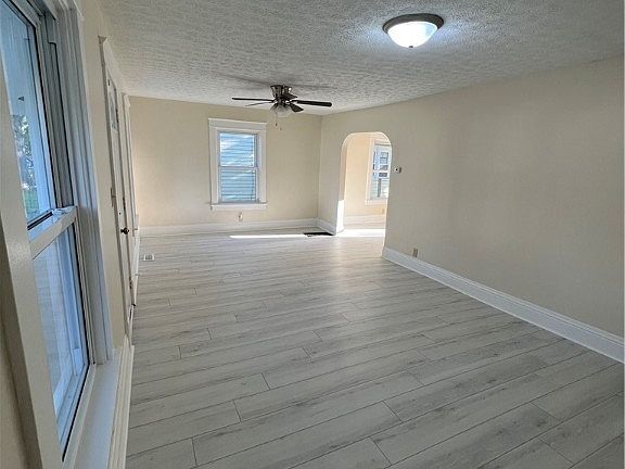 4th image of 428 S 4th St