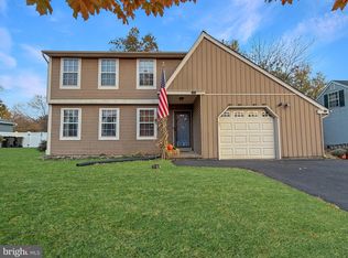 324 Pheasant Run Dr, New Britain, PA 18901