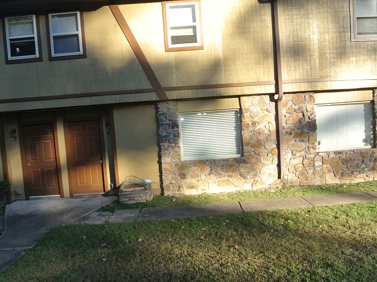 1801 Labette Manor Dr #7 — Photo 7