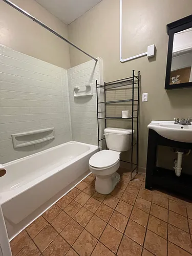 208 E Howard St #1 Photo 1