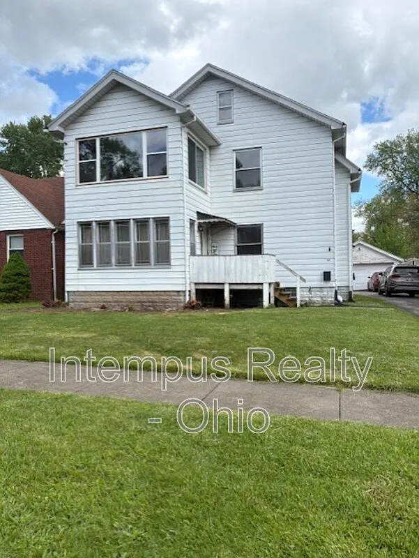 2 bed, 1.0 bath, 1295 sqft, $900 — Photo 1