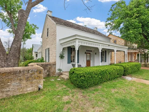 209 W San Antonio St, Fredericksburg, TX 78624