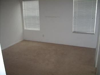 5th image of 980 E 9th St